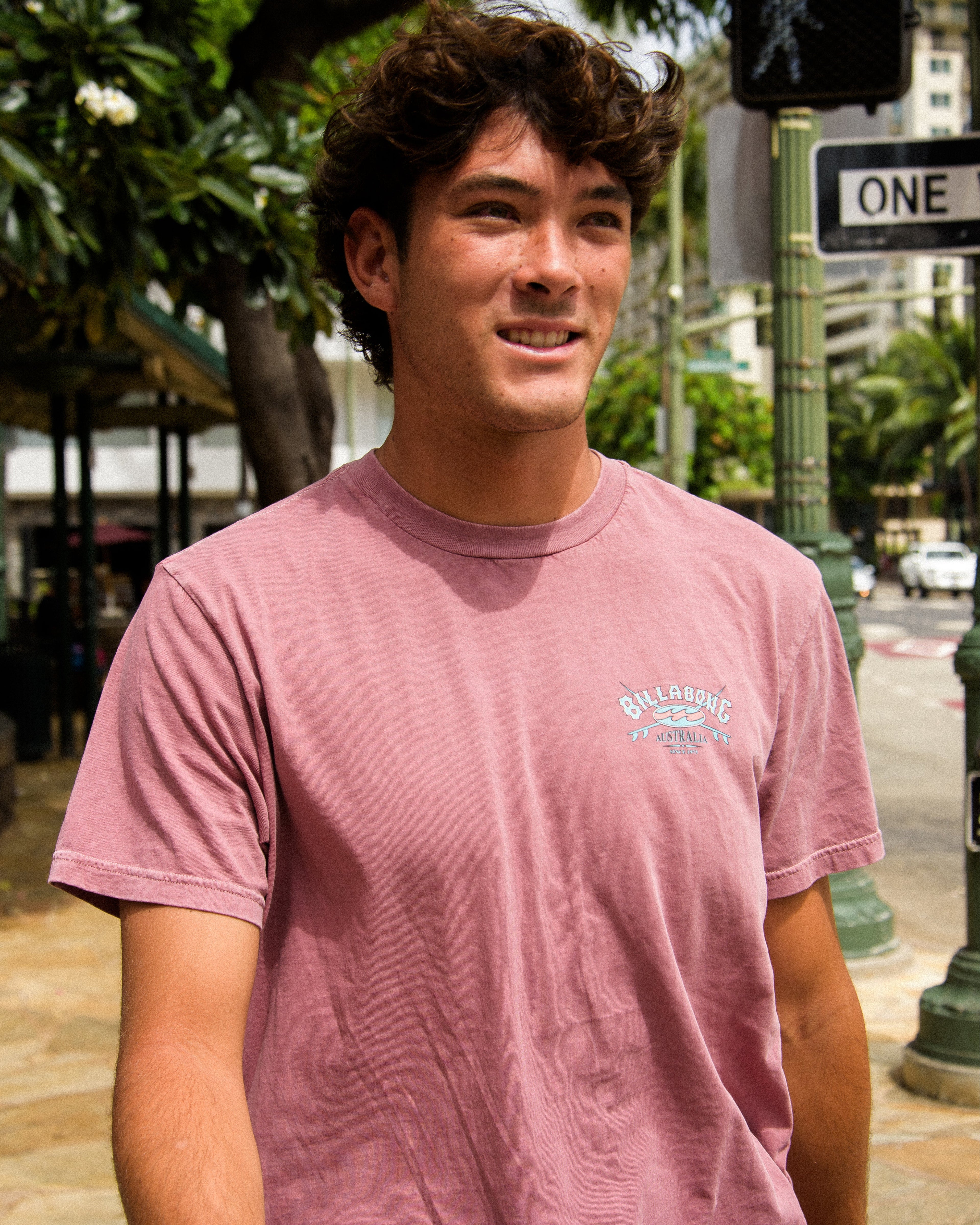 Heritage Arch Wave Washed Premium Short Sleeve Cotton T-Shirt - Red Dahlia